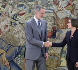 Don Felipe recibe el saludo de la presidenta del Comité Internacional de la Cruz Roja (CICR), Mirjana Spoljaric Egger